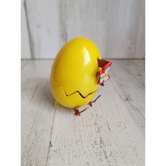 Vintage wind up hatching egg chick mechanical chicken baby hopping Easter decor - Picture 3 of 9
